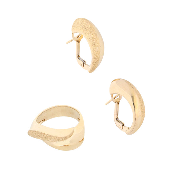 Juego de anillo y aretes hechura italiana en oro amarillo 14 kilates.