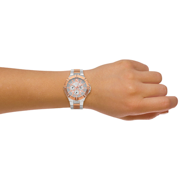 Reloj Guess para dama en acero inoxidable vistas chapa.