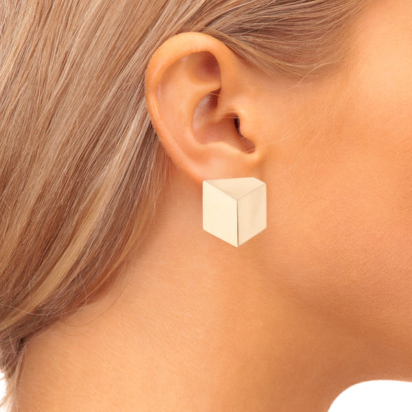 Broqueles estilizados motivo cubo en oro amarillo 14 kilates.
