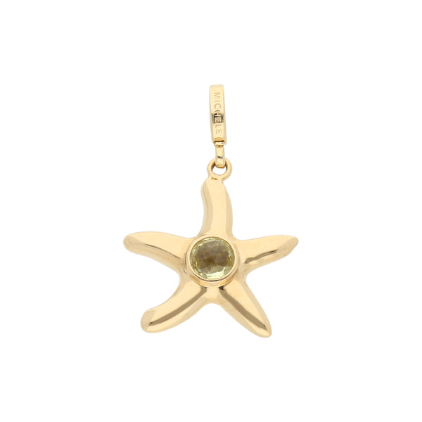 Dije hechura especial con sintético motivo estrella de mar firma Michele en oro amarillo 18 kilates.