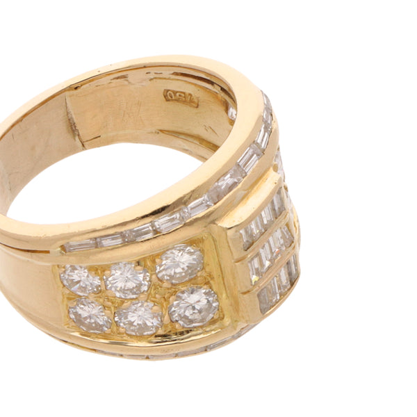 Anillo estilizado con diamantes en oro amarillo 18 kilates.