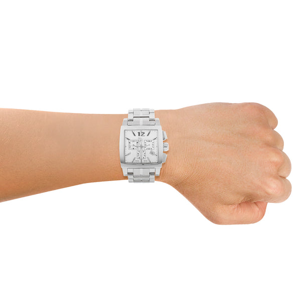 Reloj Guess para caballero en acero inoxidable.