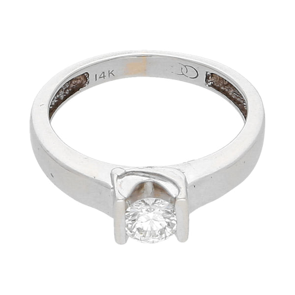 Anillo solitario con diamante en oro blanco 14 kilates.