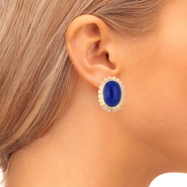 Juego de anillo y aretes estilizados con lapislazuli en oro amarillo 14 kilates.