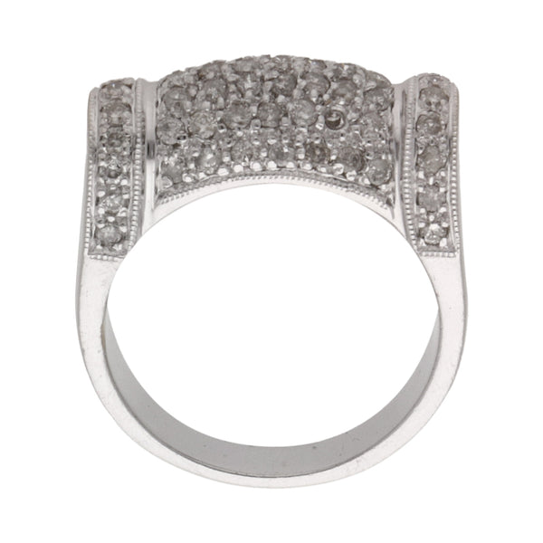 Anillo estilizado con diamantes en oro blanco 14 kilates.