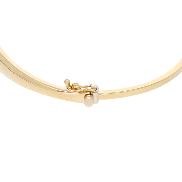 Pulsera de arillo articulada motivo corazón con sintéticos en oro amarillo 14 kilates.