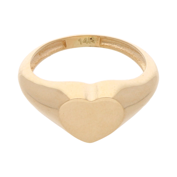 Anillo tipo sello motivo corazón en oro amarillo 14 kilates.