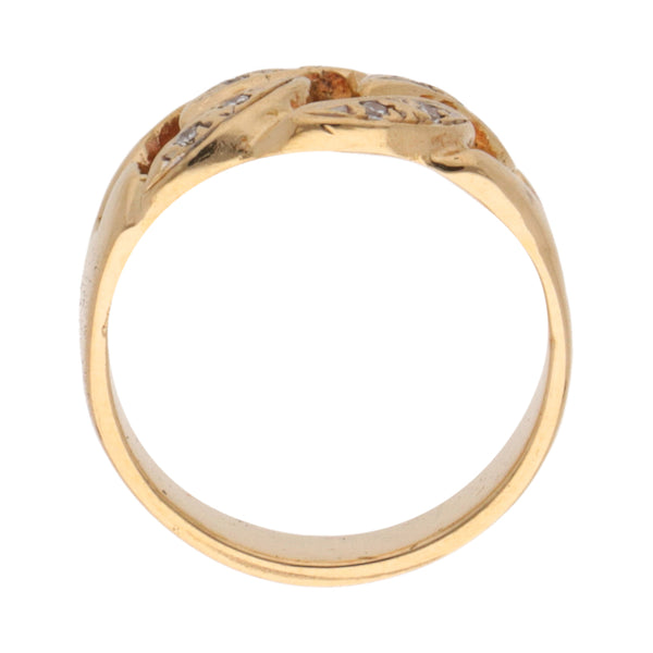 Anillo calado con diamantes en oro amarillo 18 kilates.