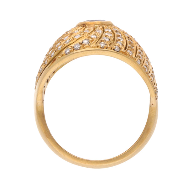 Anillo estilizado con zafiro y diamantes en oro amarillo 18 kilates.