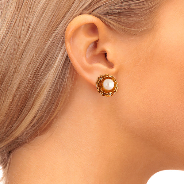 Aretes diseño especial con perlas y diamantes en oro dos tonos 18 kilates.