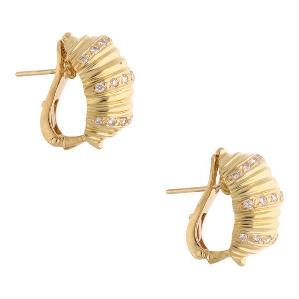 Aretes acanalados con diamantes en oro amarillo 18 kilates.