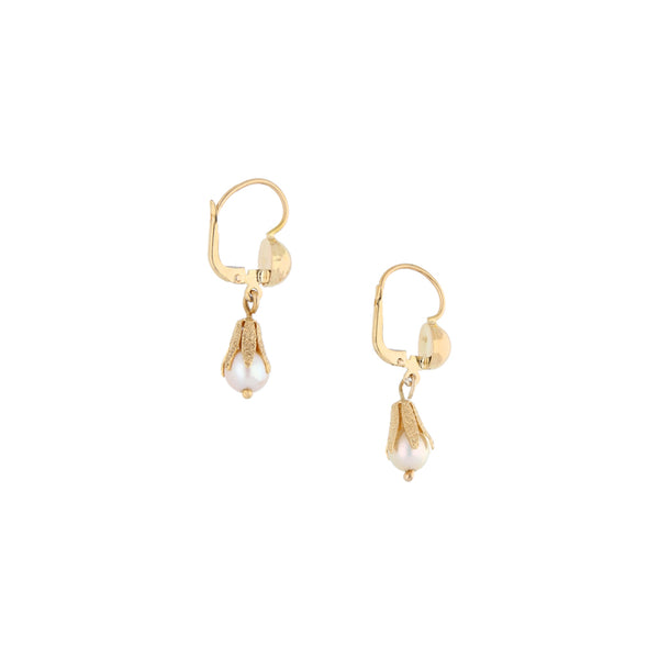 Aretes diseño especial con colgantes y perlas en oro amarillo 18 kilates.