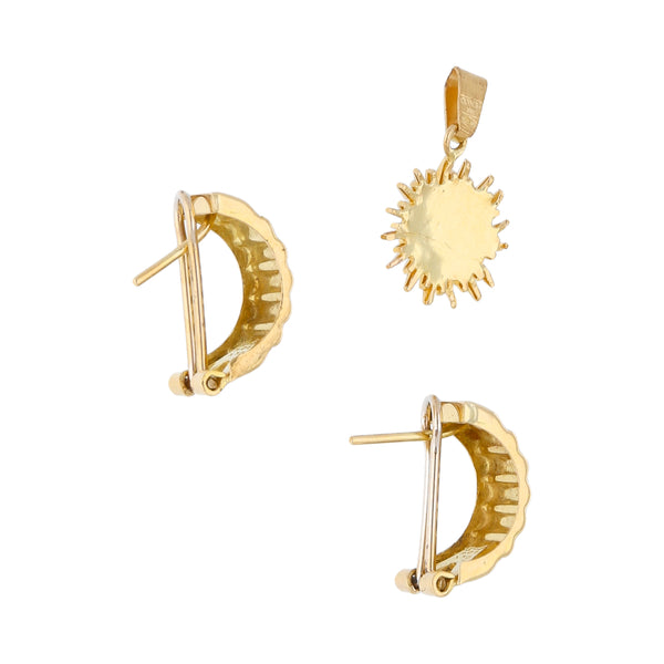 Dije diseño especial, aretes acanalados en oro amarillo 18 kilates.