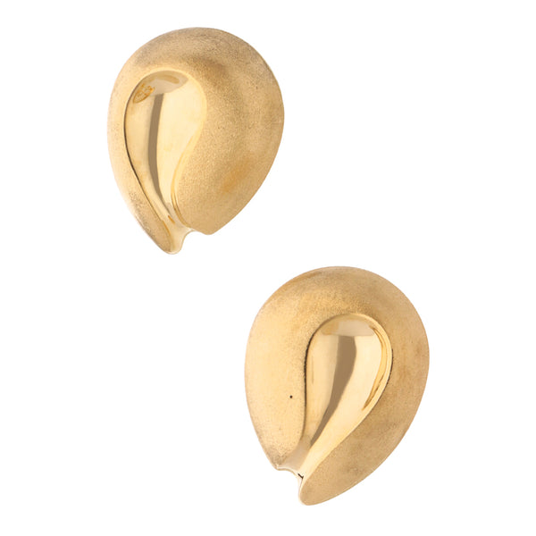 Aretes diseño especial en oro dos tonos 18 kilates.