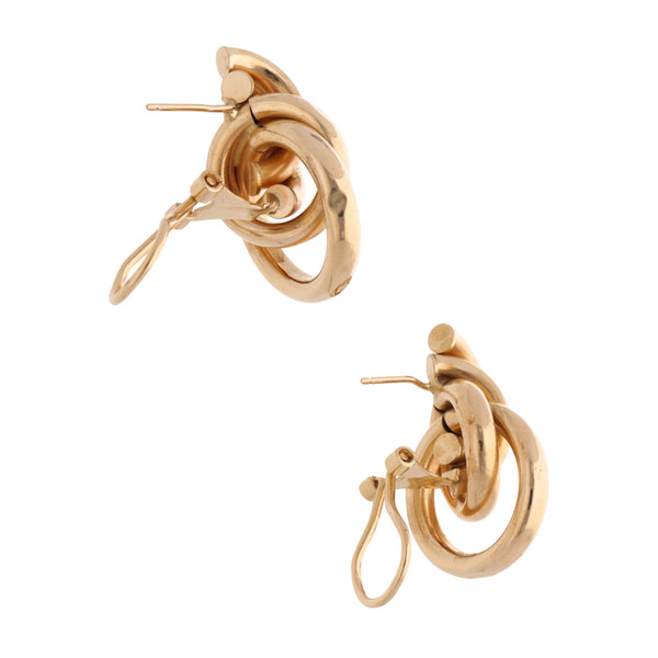 Aretes tubulares huecos en oro amarillo 14 kilates.