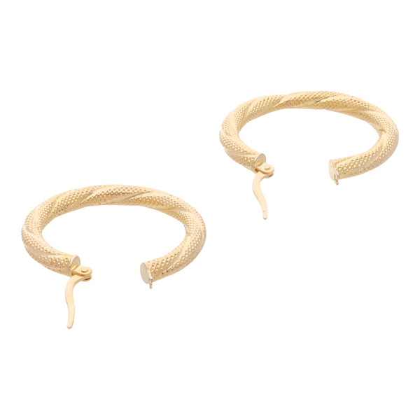 Arracadas martilladas en oro amarillo 14 kilates.