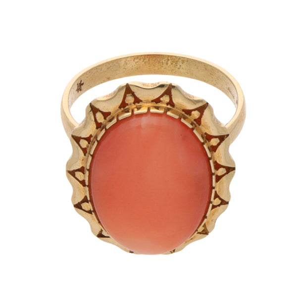 Anillo diseño especial con coral en oro amarillo 14 kilates.