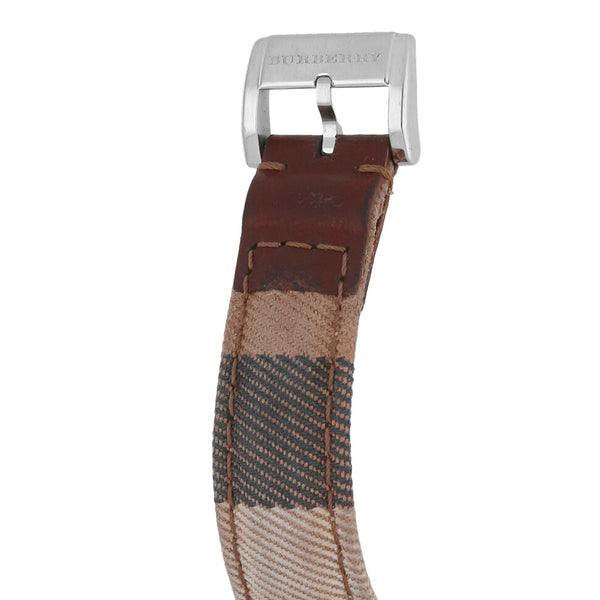 Reloj Burberry para dama en acero inoxidable correa textil.