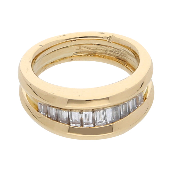 Anillo acanalado con diamantes en oro amarillo 18 kilates.