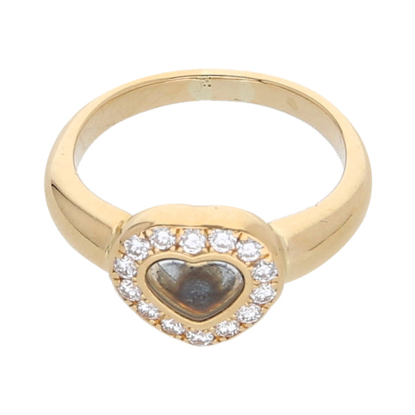 Anillo estilizado motivo corazón con diamantes firma Chopard en oro amarillo 18 kilates.