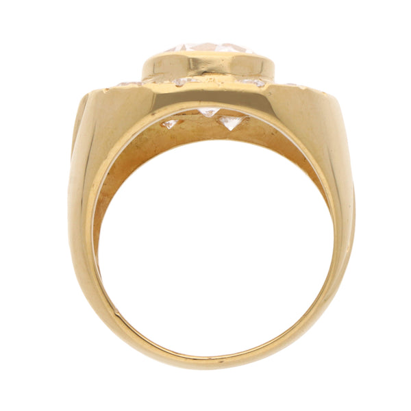 Anillo tipo sello con sintéticos en oro amarillo 18 kilates.