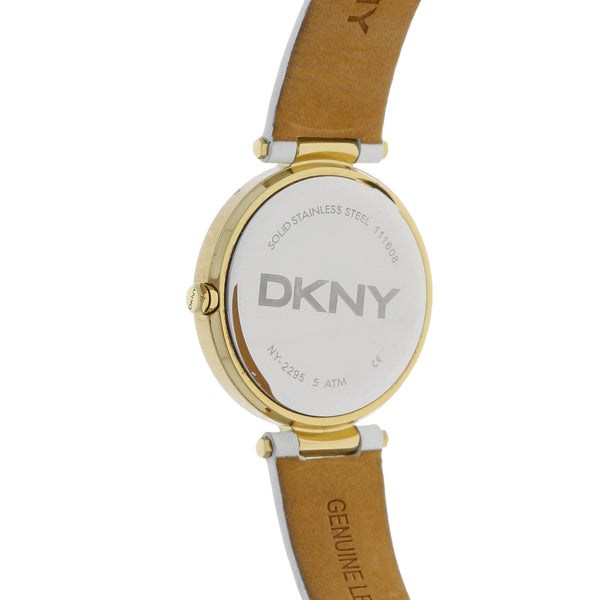 Reloj DKNY para dama en acero chapa correa piel.