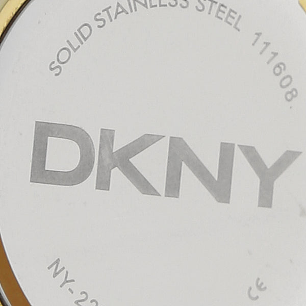 Reloj DKNY para dama en acero chapa correa piel.