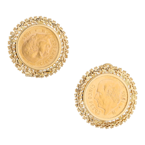 Aretes boleados con dos monedas de cinco pesos oro mexicano 21.6 kilates y oro amarillo 18 kilates.