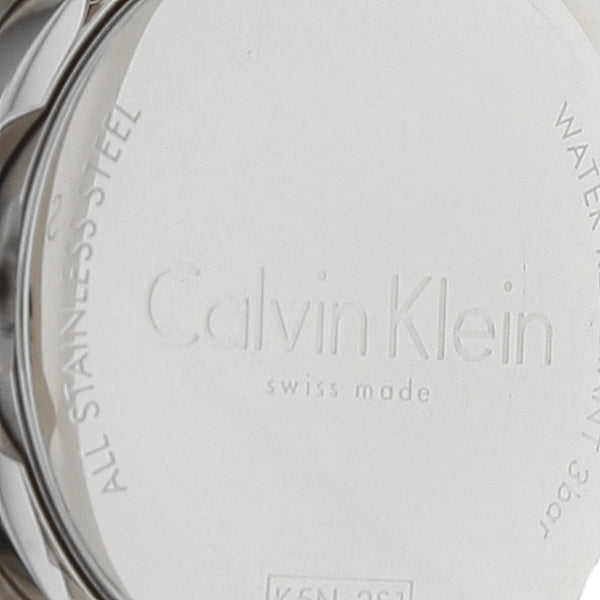 Reloj Calvin Klein para dama en acero inoxidable vista chapa.