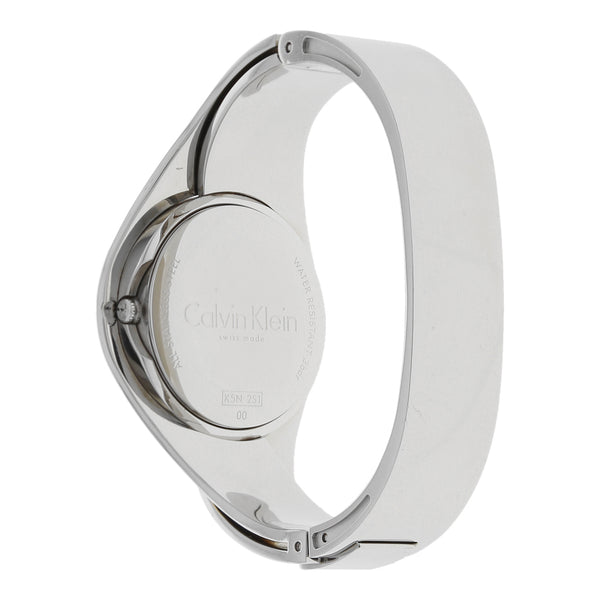 Reloj Calvin Klein para dama en acero inoxidable vista chapa.