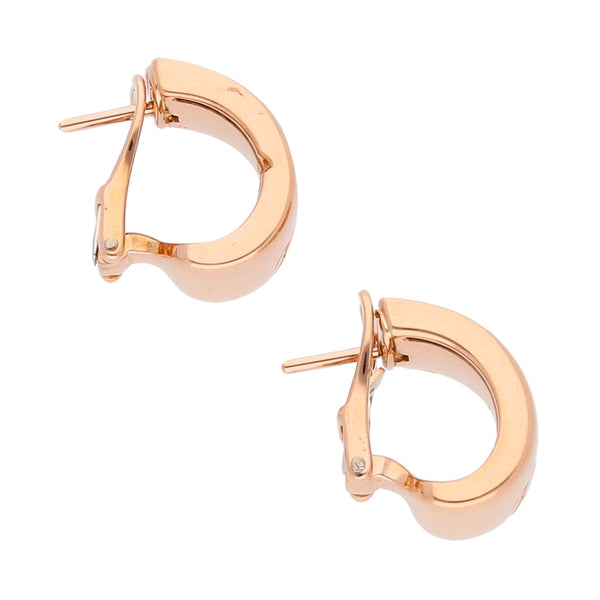 Aretes estilizados firma Chopard en oro rosa 18 kilates.