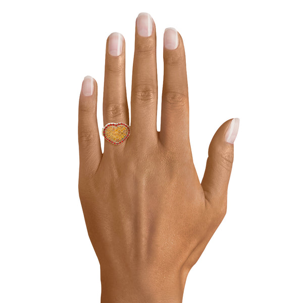 Anillo diseño italiano motivo corazón con circonias en oro amarillo 18 kilates.