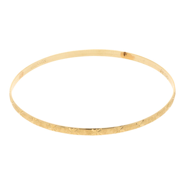 Pulsera de arillo labrada en oro amarillo 14 kilates.