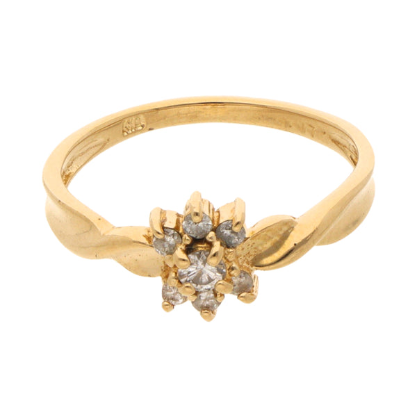 Anillo Estilizado con diamantes en oro amarillo 18 kilates.