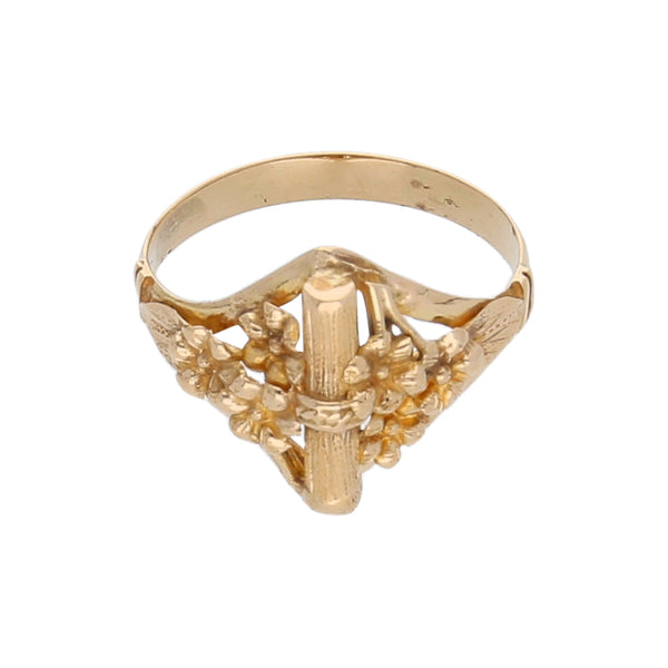 Anillo estilizado motivo floral en oro amarillo 18 kilates.