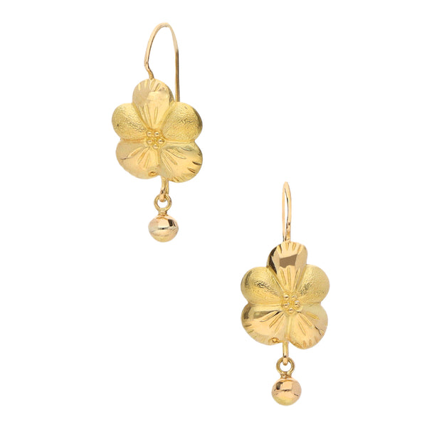 Aretes laminados motivo flor en oro amarillo 18 kilates.