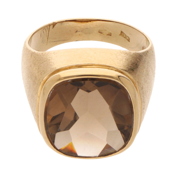 Anillo tipo sello con sintético en oro amarillo 18 kilates.