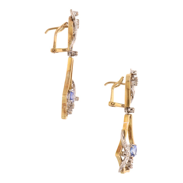 Aretes estilizados con diamantes y sintético en plata paladio y oro amarillo 14 kilates.