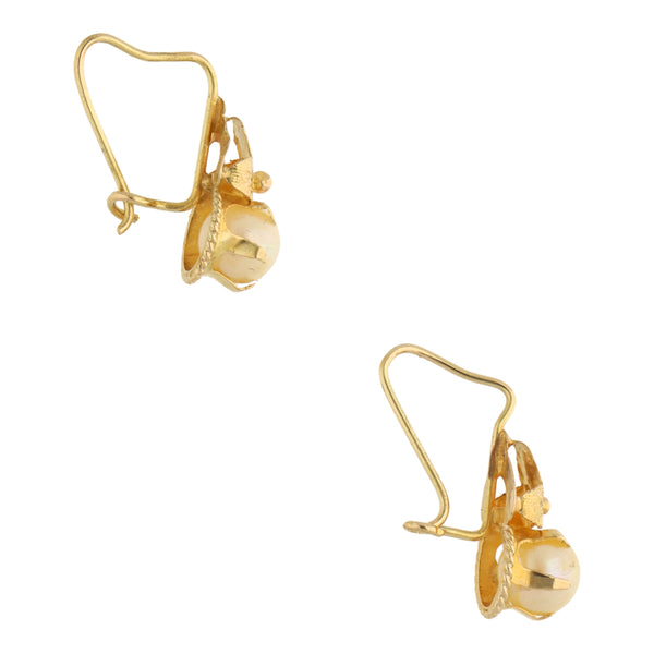 Aretes diseño especial motivo floral con perlas en oro amarillo 18 kilates.