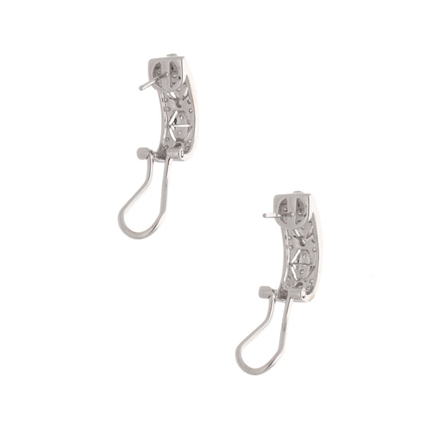 Aretes estilizados con diamantes en oro blanco 18 kilates.