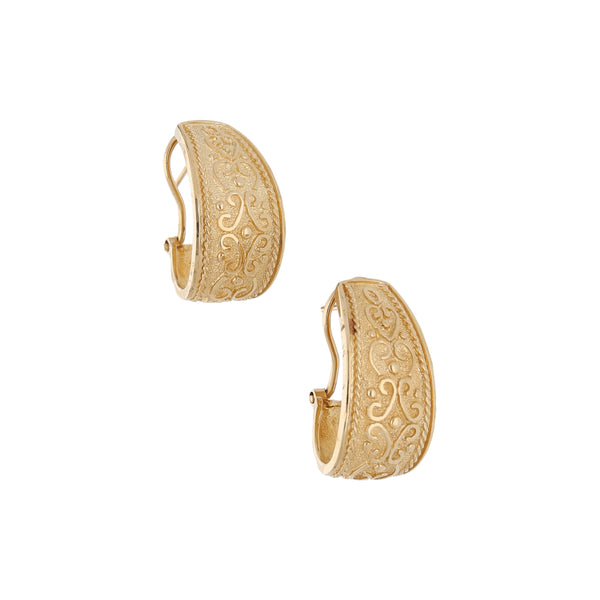 Aretes labrados en oro amarillo 14 kilates.