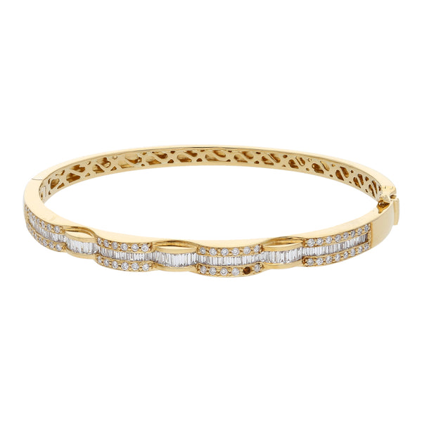 Pulsera de arillo articulada con diamantes en oro amarillo 18 kilates.