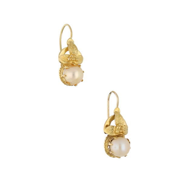 Aretes diseño especial con perlas en oro amarillo 18 kilates.