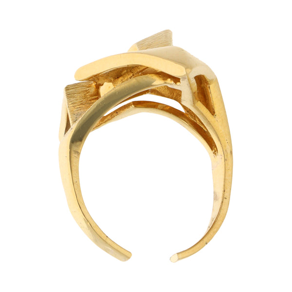 Anillo calado motivo triángulos en oro amarillo 18 kilates.