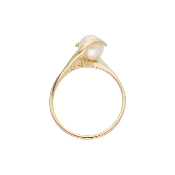 Anillo diseño especial con perla en oro amarillo 14 kilates.