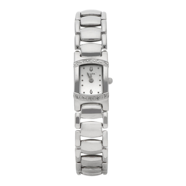 Reloj Bulova para dama en acero inoxidable.