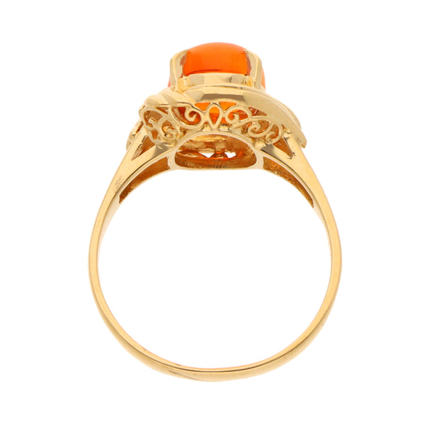 Anillo calado con ópalo en oro amarillo 18 kilates.