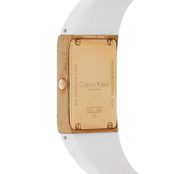 Reloj Calvin Klein para dama en acero chapa correa silicona.