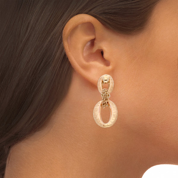 Aretes diseño italiano con colgantes en oro dos tonos 14 kilates.