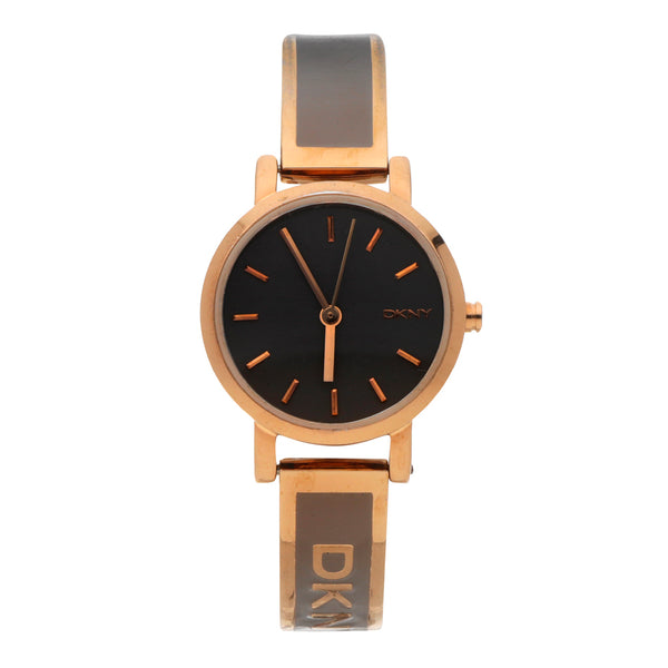 Reloj DKNY para dama en acero chapa.